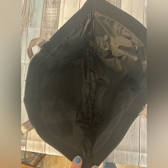 Jimmy Choo Parfums Black & Silver Metallic Large Vegan Leather Tote - Picture 7 of 7